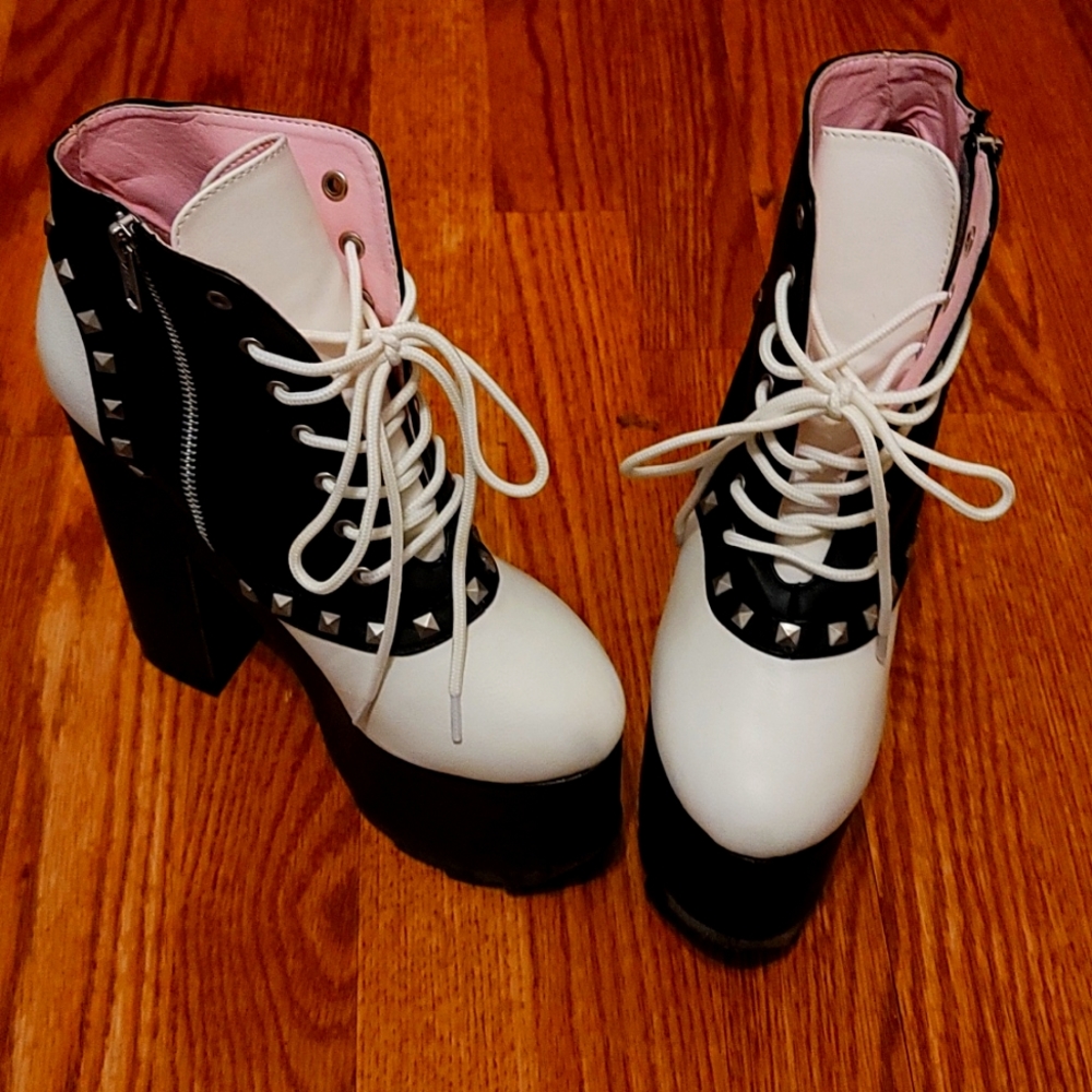 8M/ Blk&White Vegan Leather/ Demonia Platform Creepers
